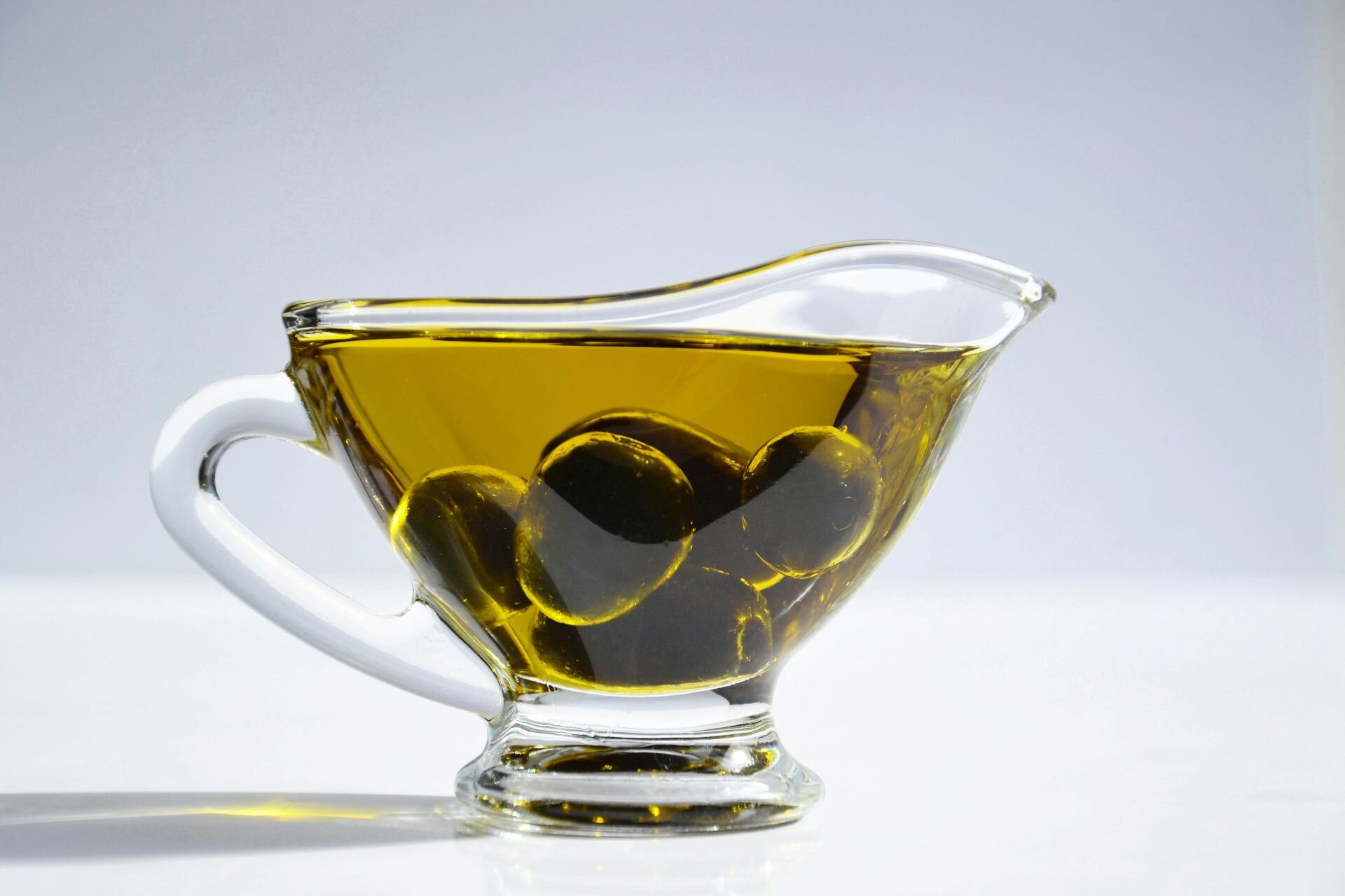 Prodotto tipico abruzzese: l'olio extra vergine | © Pixabay