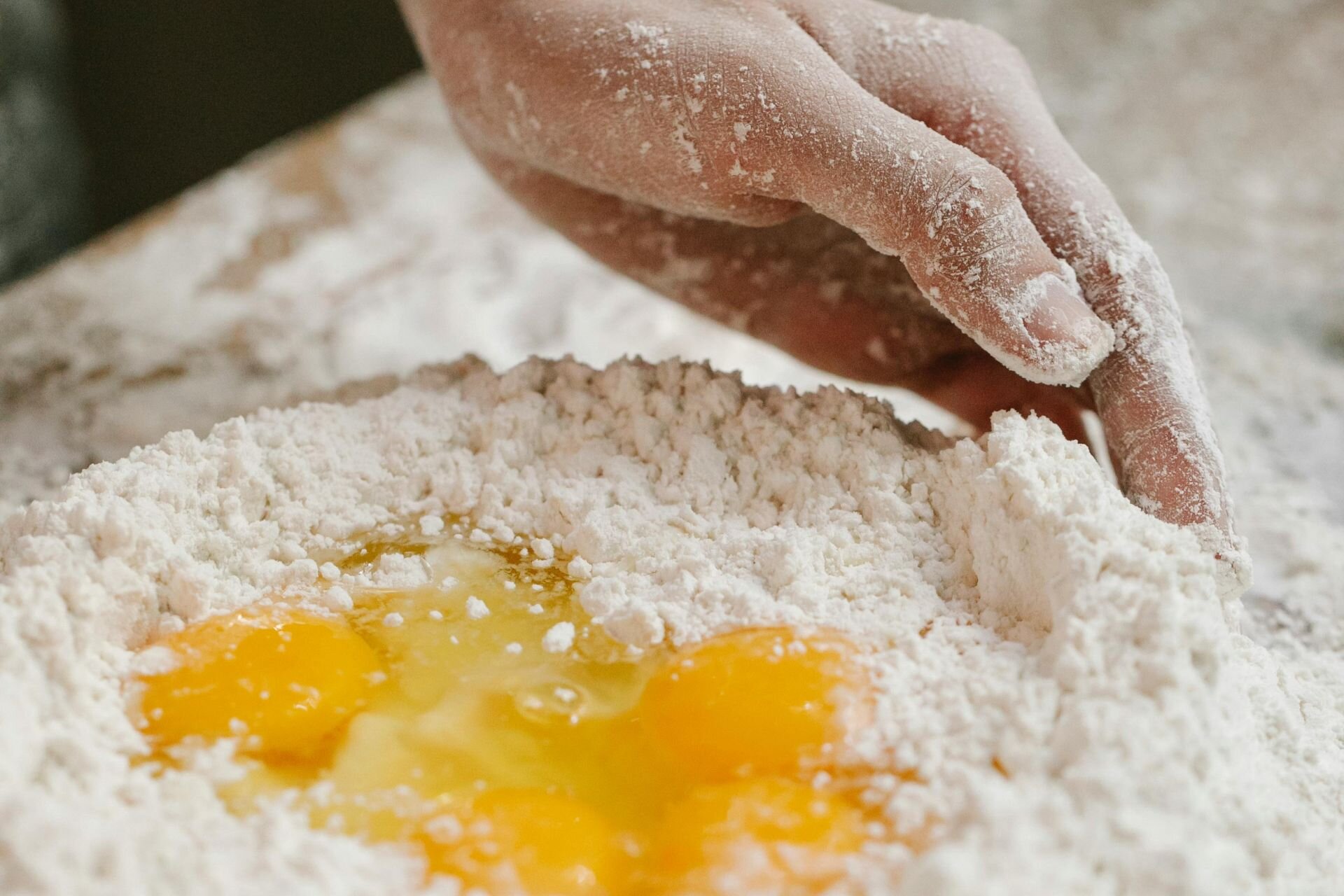 Elaborazione del dolce tipico abruzzese: le ferratelle | © Pexels