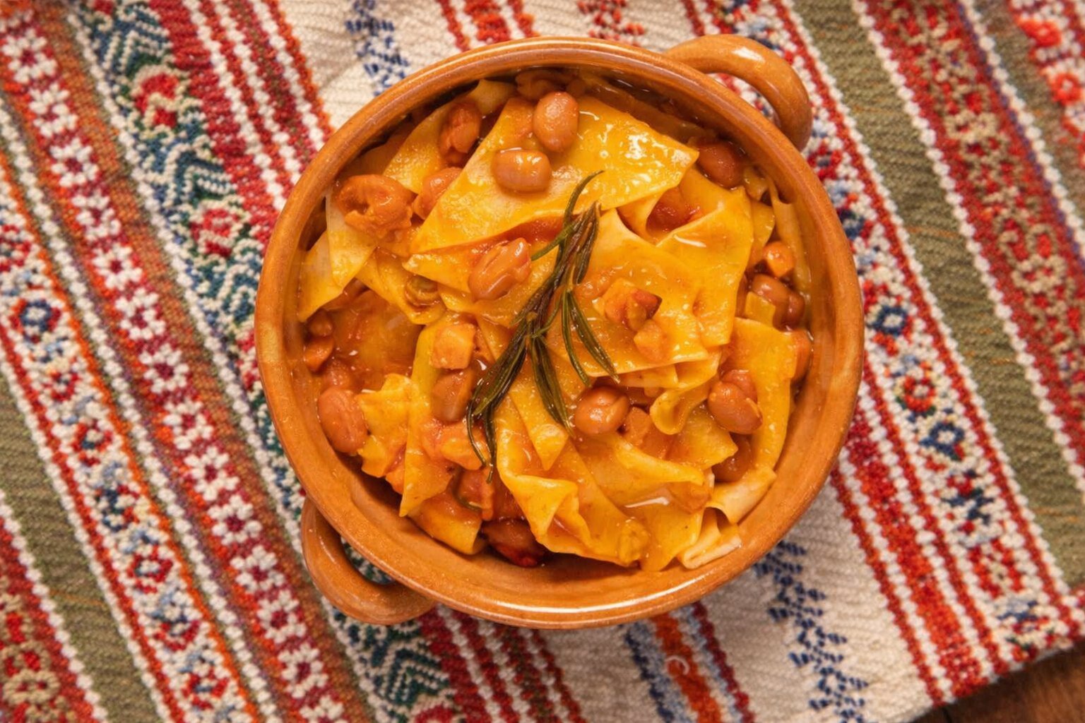 Le Sagne e fagioli è un piatto tipico abruzzese | © Generato da IA