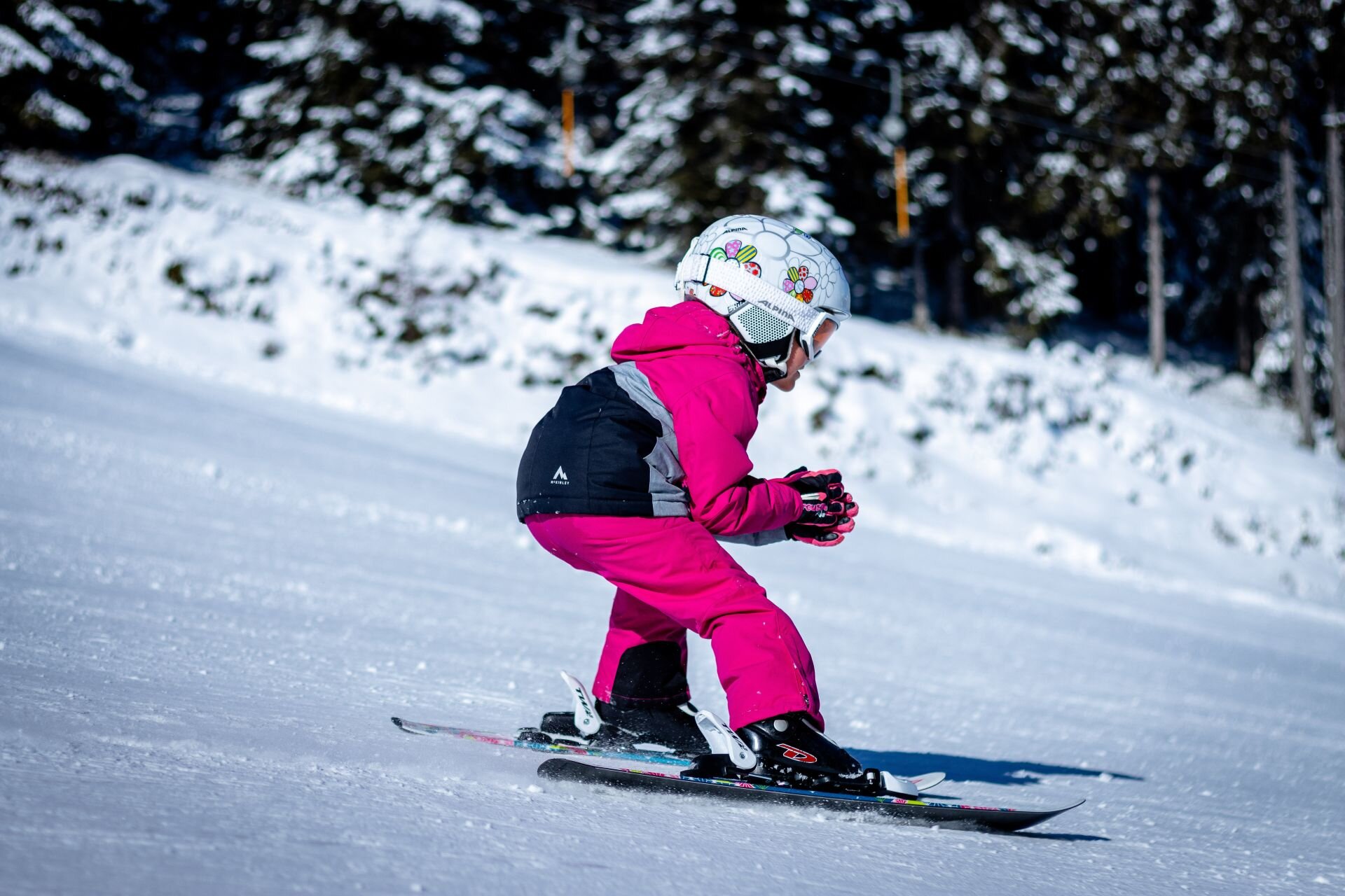Piccola bambina impara a sciare sulle piste dell'Abruzzo | © Pixabay