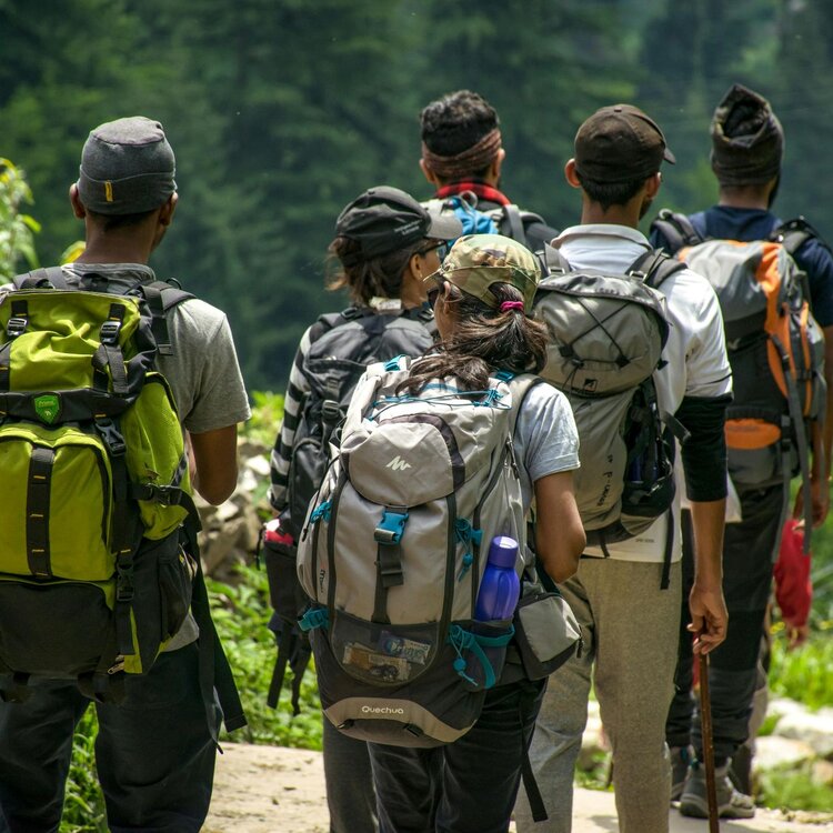 Grupo di escursionisti in un sentiero sugli Appennini abruzzesi | © Pexels