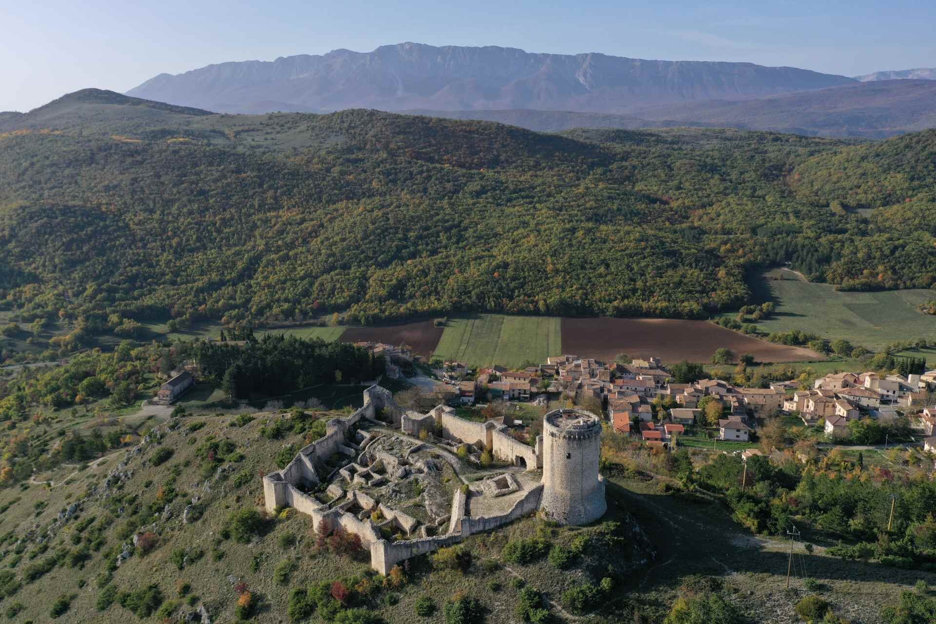 Ruderi del Castello di S. Pio delle Camere